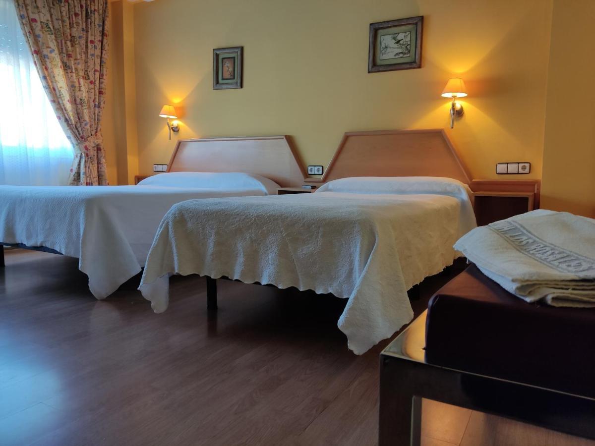 Hotel Los Rosales Almazcara ภายนอก รูปภาพ