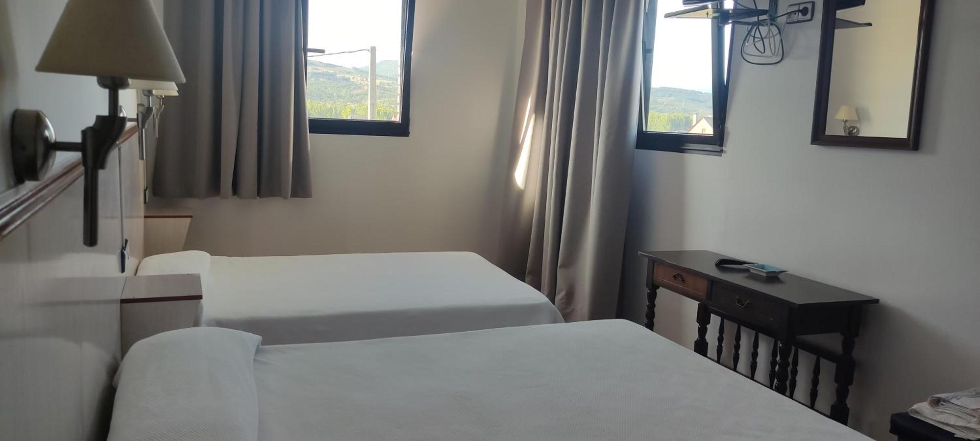 Hotel Los Rosales Almazcara ภายนอก รูปภาพ
