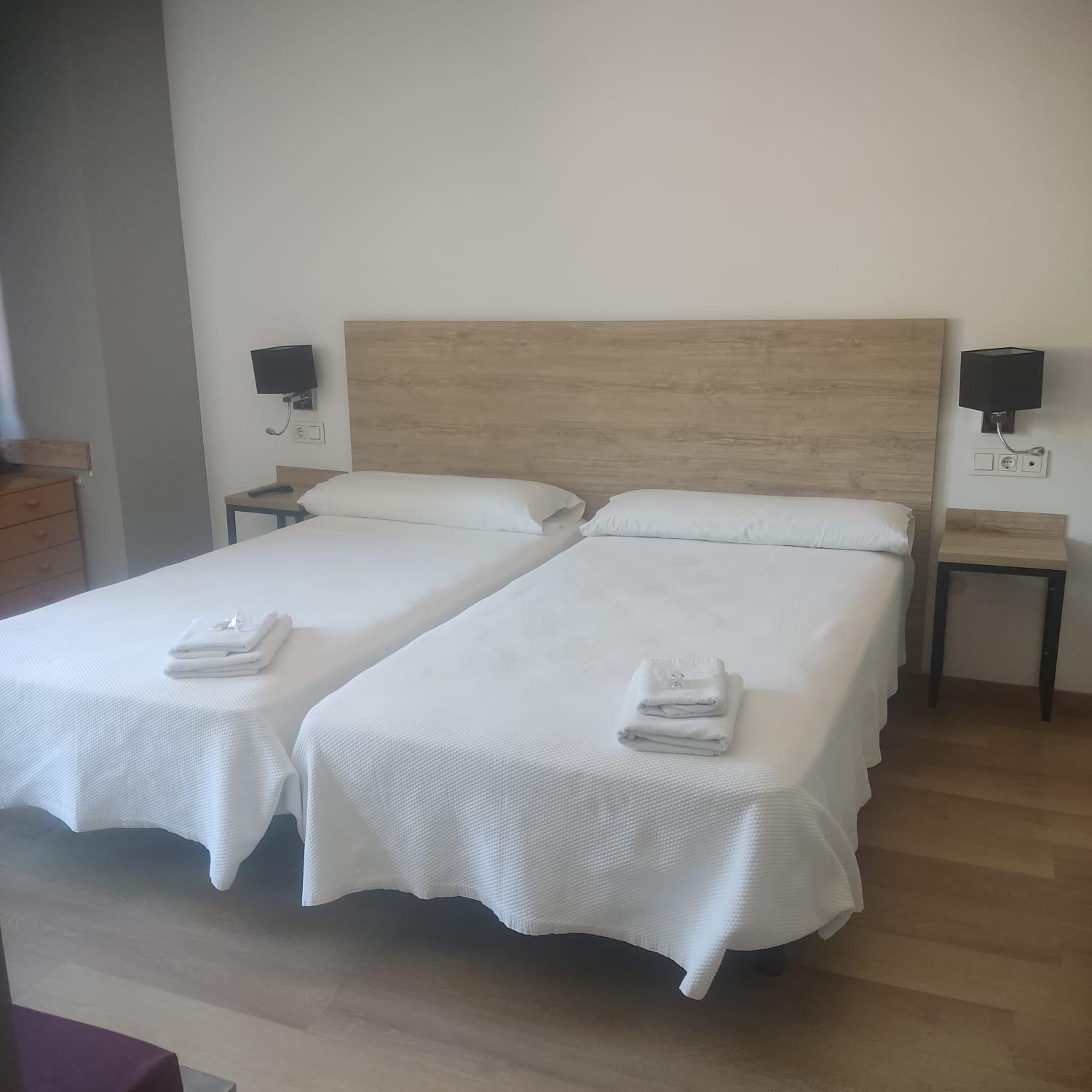 Hotel Los Rosales Almazcara ภายนอก รูปภาพ