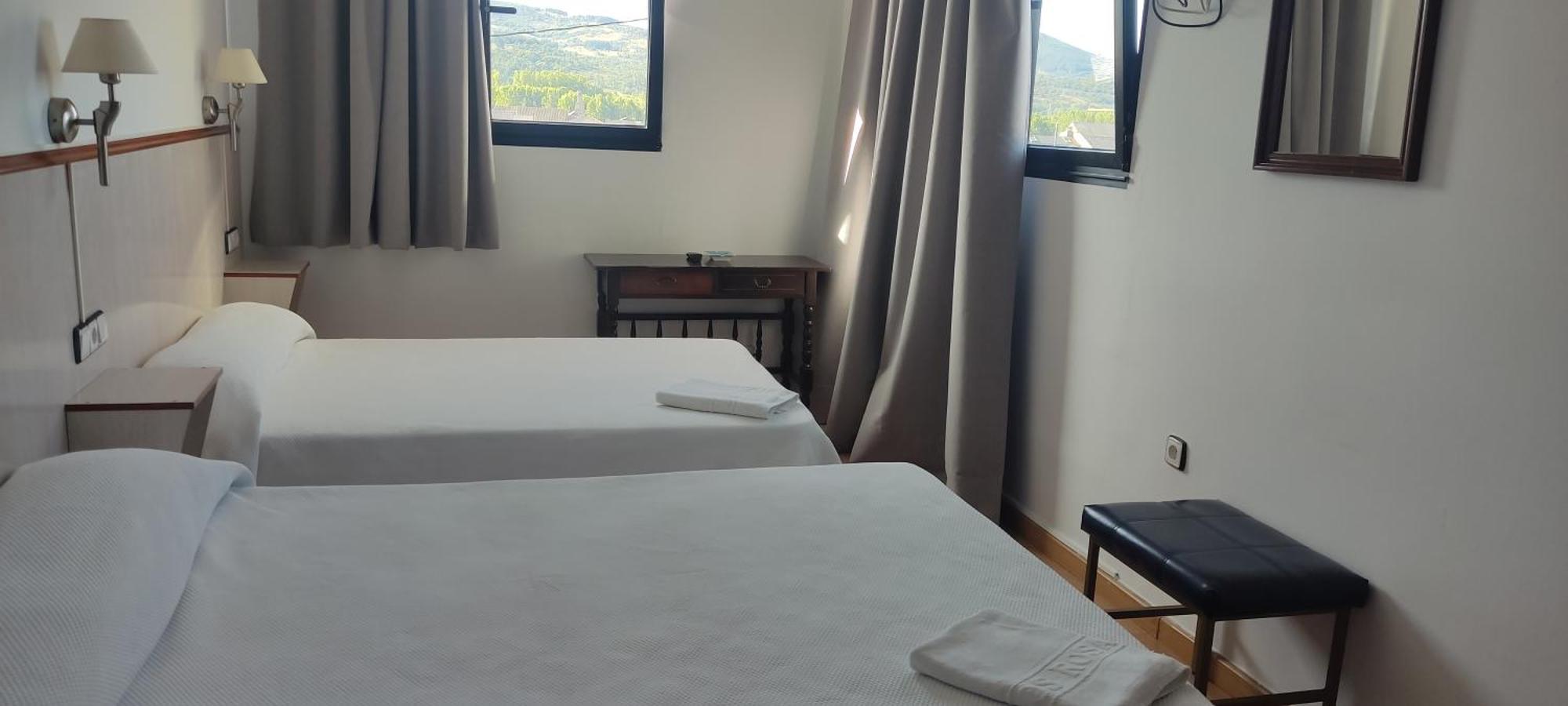 Hotel Los Rosales Almazcara ภายนอก รูปภาพ
